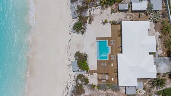 5 BR Luxury Villa On The Sand W Pool