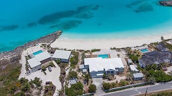 5 BR Luxury Villa On The Sand W Pool