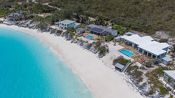 5 BR Luxury Villa On The Sand W Pool