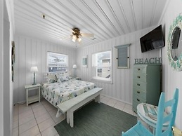 Margaritaville 2 Bedroom Home by RedAwning
