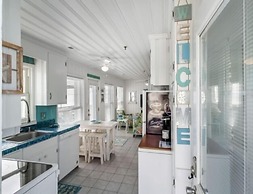 Margaritaville 2 Bedroom Home by RedAwning