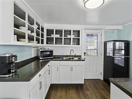 A Whelk On The Beach-lower 2 Bedroom Duplex by RedAwning