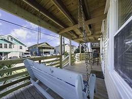 A Whelk On The Beach-lower 2 Bedroom Duplex by RedAwning