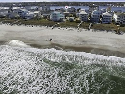A Whelk On The Beach-lower 2 Bedroom Duplex by RedAwning