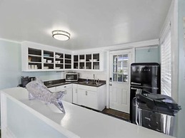 A Whelk On The Beach-lower 2 Bedroom Duplex by RedAwning