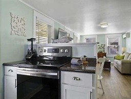 A Whelk On The Beach-lower 2 Bedroom Duplex by RedAwning