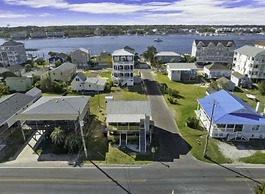 A Whelk On The Beach-lower 2 Bedroom Duplex by RedAwning