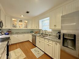 Sea Note 3 Bedroom Home by RedAwning