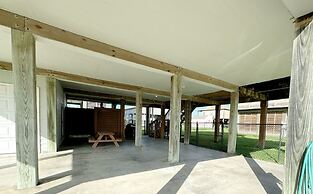 Sea Note 3 Bedroom Home by RedAwning