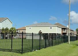 Sea Note 3 Bedroom Home by RedAwning