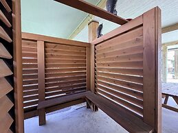 Sea Note 3 Bedroom Home by RedAwning