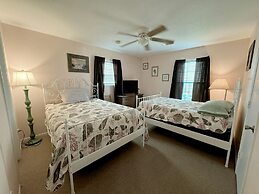 Sea Note 3 Bedroom Home by RedAwning