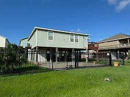 Sea Note 3 Bedroom Home by RedAwning