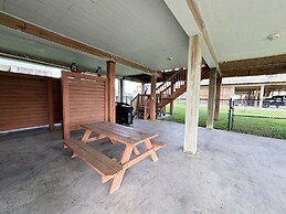 Sea Note 3 Bedroom Home by RedAwning