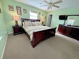 Sea Note 3 Bedroom Home by RedAwning