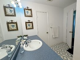 Sea Note 3 Bedroom Home by RedAwning