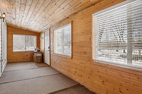 Lakefront Getaway: Hot Tub, Firepit & Fireplaces! 3 Bedroom Home by Re