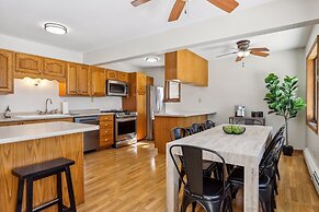 Lakefront Getaway: Hot Tub, Firepit & Fireplaces! 3 Bedroom Home by Re