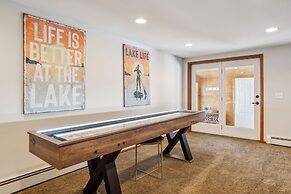 Lakefront Getaway: Hot Tub, Firepit & Fireplaces! 3 Bedroom Home by Re