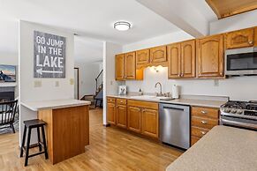 Lakefront Getaway: Hot Tub, Firepit & Fireplaces! 3 Bedroom Home by Re