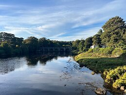 3 Bedrooms - 6 Guests - Fireplace - Near Beach