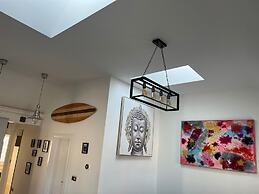 3 Bedrooms - 6 Guests - Fireplace - Near Beach