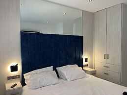 3 Bedrooms - 6 Guests - Fireplace - Near Beach