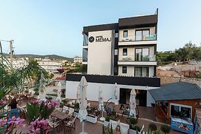 Memaj Hotel