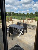 Cottage Retreat- Sleeps 4, Garden, Bbq & Pets
