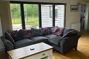 Cottage Retreat- Sleeps 4, Garden, Bbq & Pets
