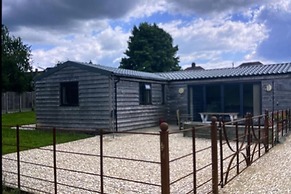 Cottage Retreat- Sleeps 4, Garden, Bbq & Pets