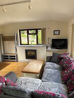 Cottage Retreat- Sleeps 4, Garden, Bbq & Pets