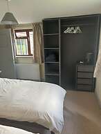 Cottage Retreat- Sleeps 4, Garden, Bbq & Pets