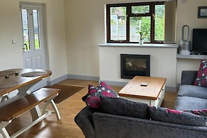 Cottage Retreat- Sleeps 4, Garden, Bbq & Pets