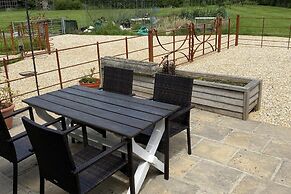 Cottage Retreat- Sleeps 4, Garden, Bbq & Pets