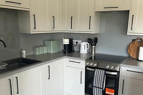 Cottage Retreat- Sleeps 4, Garden, Bbq & Pets