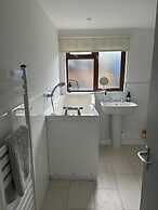 Cottage Retreat- Sleeps 4, Garden, Bbq & Pets