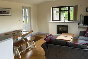 Cottage Retreat- Sleeps 4, Garden, Bbq & Pets