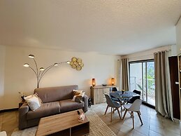 Studio With a Shared Pool Near the Beaches - 2244