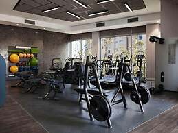 Sandtoncity-apartment-sleeps4-pool-parking