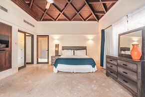 Mesmerizing Villa With Jacuzzi Maid in Cap Cana