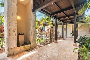 Mesmerizing Villa With Jacuzzi Maid in Cap Cana