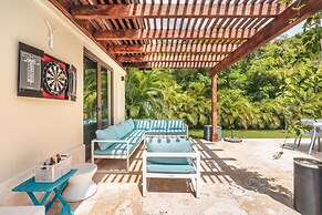 Mesmerizing Villa With Jacuzzi Maid in Cap Cana