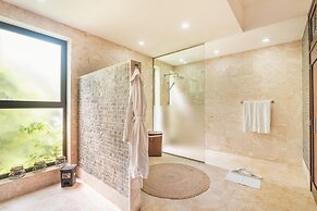 Mesmerizing Villa With Jacuzzi Maid in Cap Cana