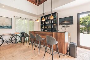 Mesmerizing Villa With Jacuzzi Maid in Cap Cana