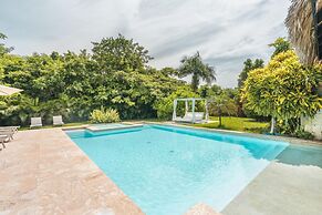 Mesmerizing Villa With Jacuzzi Maid in Cap Cana