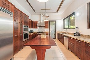 Mesmerizing Villa With Jacuzzi Maid in Cap Cana