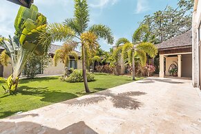 Mesmerizing Villa With Jacuzzi Maid in Cap Cana