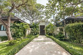 Mesmerizing Villa With Jacuzzi Maid in Cap Cana