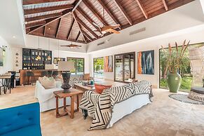 Mesmerizing Villa With Jacuzzi Maid in Cap Cana